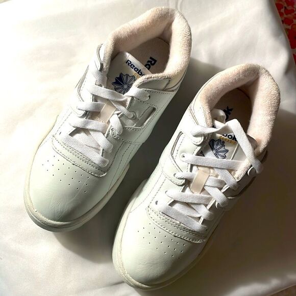 Reebok low top White Sneakers - Picture 2 of 8